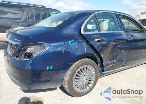 2015 Mercedes-Benz C 300 Luxury 4Matic из США, поврежденный, VIN 55SWF4KB1FU012049